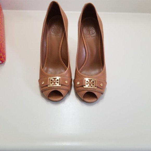 Tory Burch Carnell Royal Tan Leather Peep Toe Cork Wedge - Picture 8 of 8